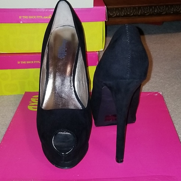 Shoes - Picture 2 of 4